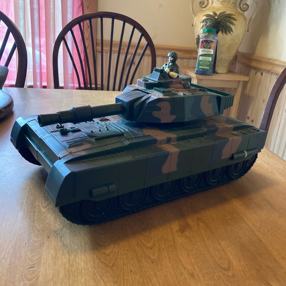 Vintage Motor Max green army tank